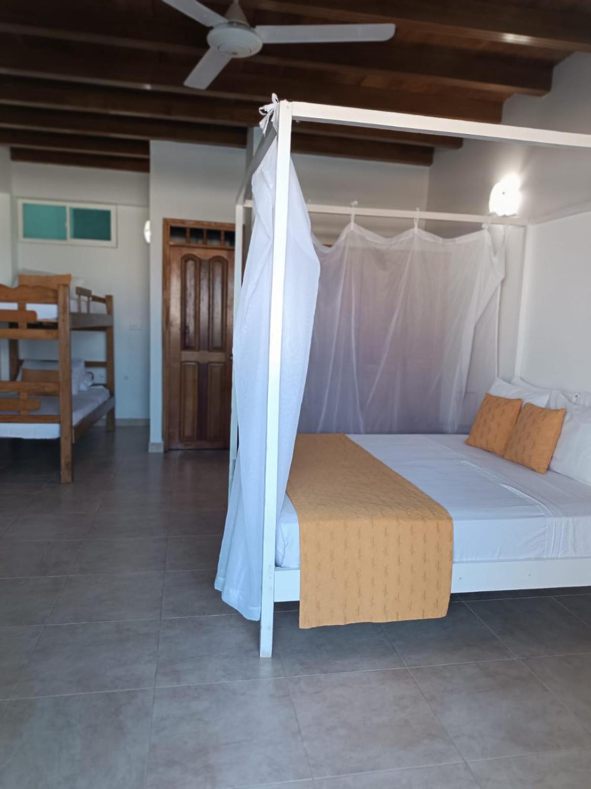 Hotel 3 Banderas Manzanillo Del Mar Cartagena Екстериор снимка