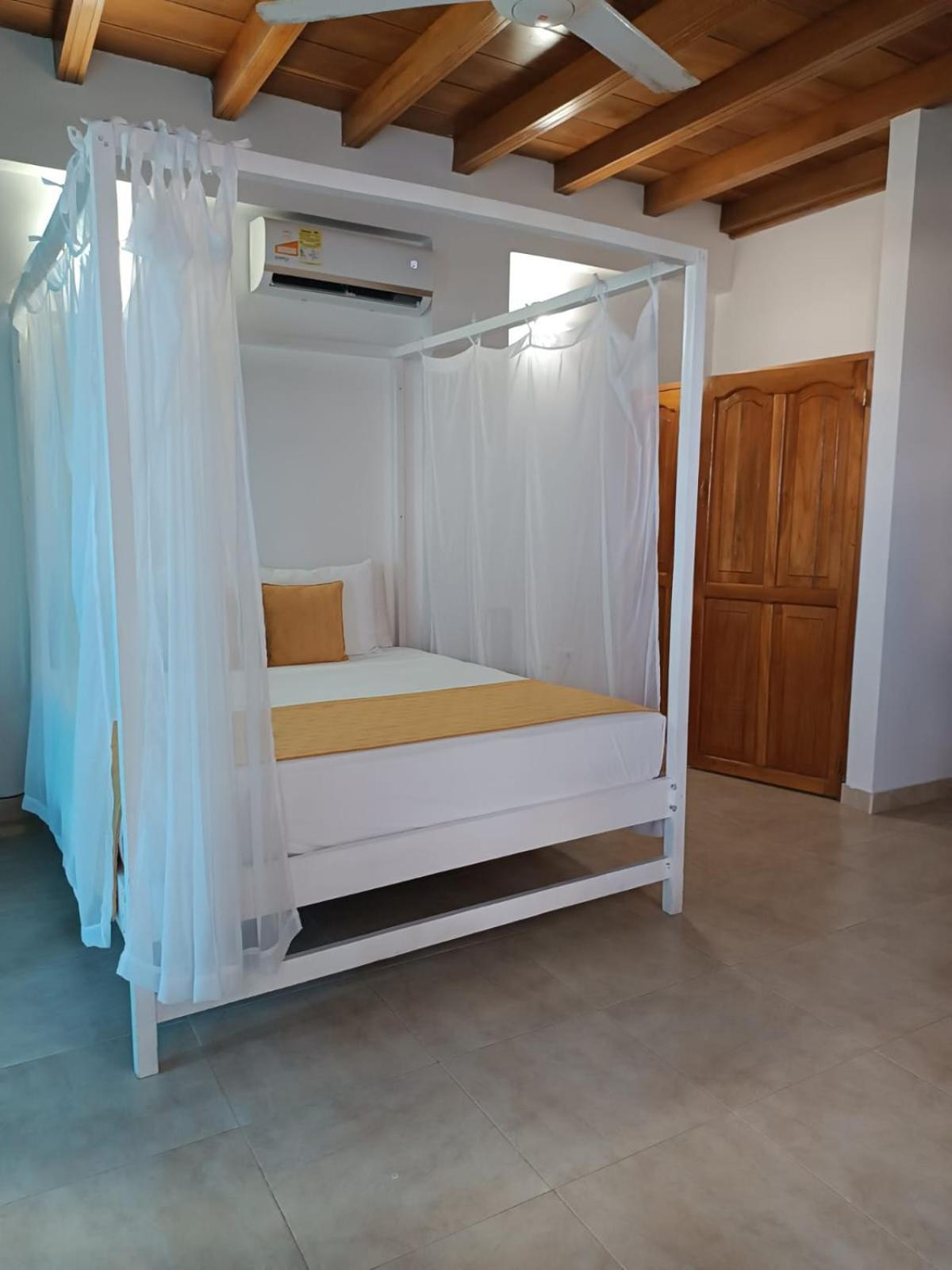 Hotel 3 Banderas Manzanillo Del Mar Cartagena Екстериор снимка