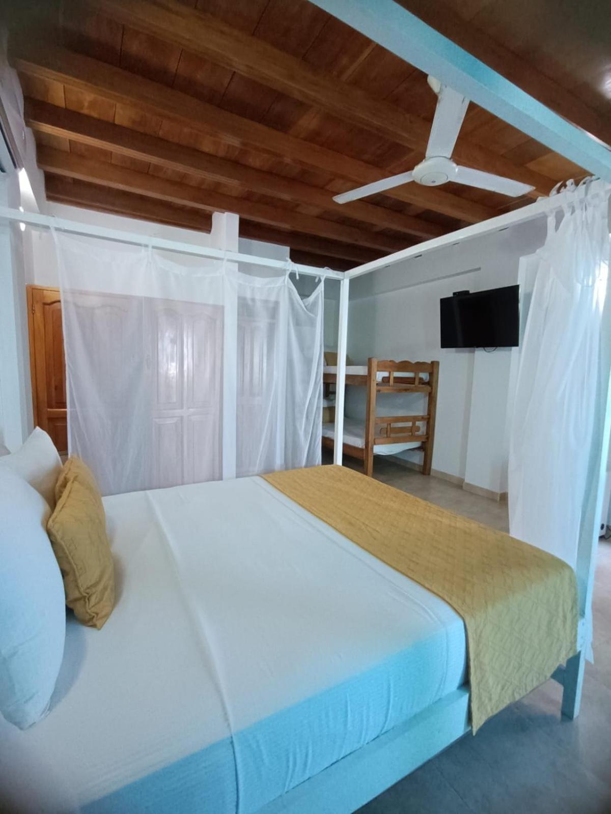 Hotel 3 Banderas Manzanillo Del Mar Cartagena Екстериор снимка